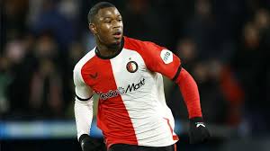 ميلان الإيطالي يطارد ثنائي فاينورد