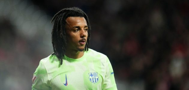 يعلن كوندي تجديد عقده مع برشلونة