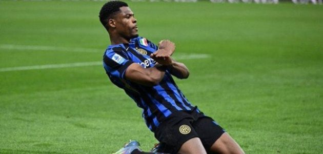 حقيقة تقديم عرض من برشلونة لضم دومفريس